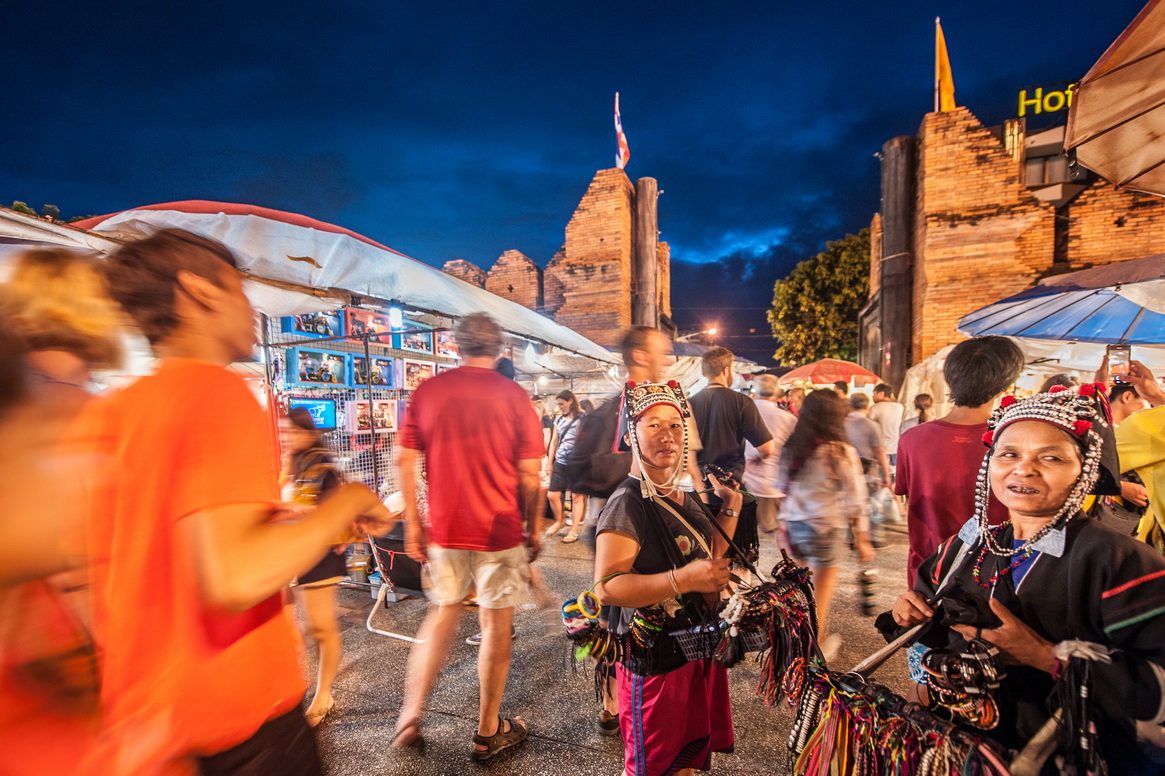 Sunday Walking Street — söndagsmarknaden i gamla stan